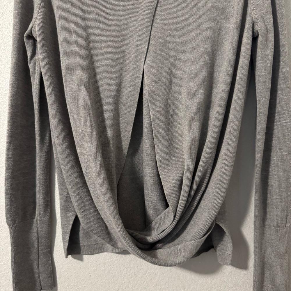 lululemon 🍋 athletica Gray Crew Neck Sweater - Picture 8 of 16